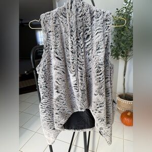 Women’s size medium faux fur vest